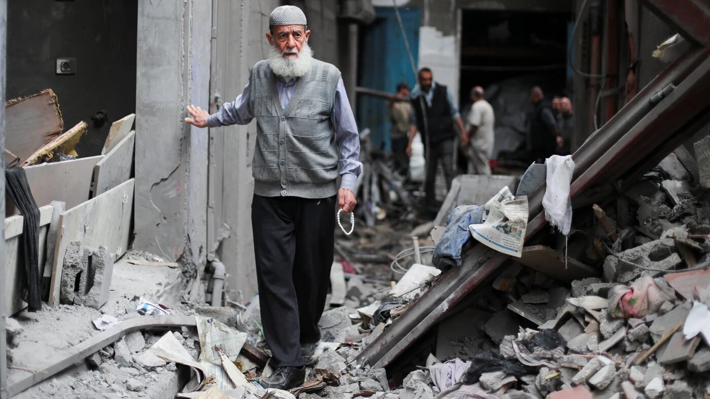 Palestinians inspect the site of an Israeli air strike at the Shati refugee camp in Gaza City, 9 May, 2026 (Dawoud Abu Alkas/Reuters)