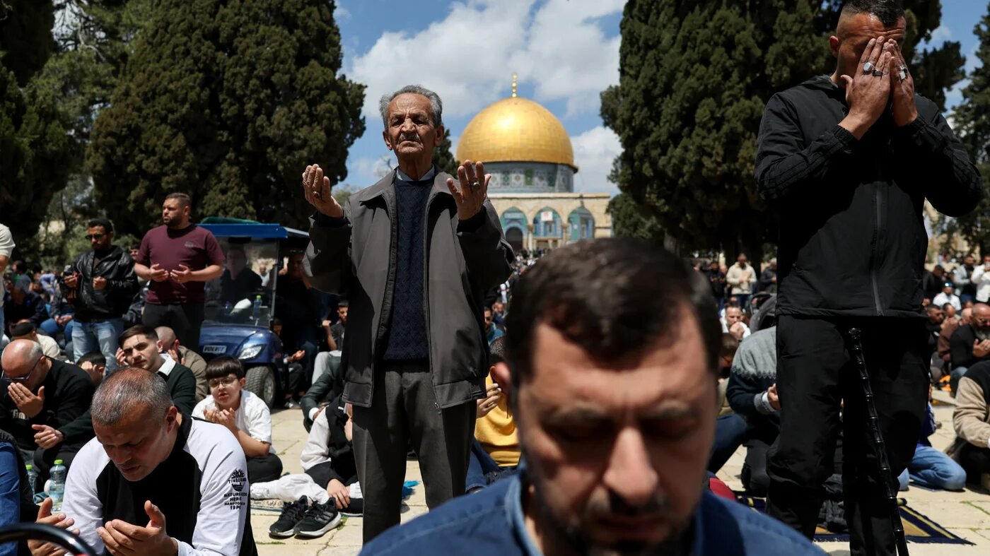 Muslim worshippers take part in Friday prayers at Al-Aqsa Mosque in Jerusalem's Old City, 10 April 2026 (Reuters/Ammar Awad)