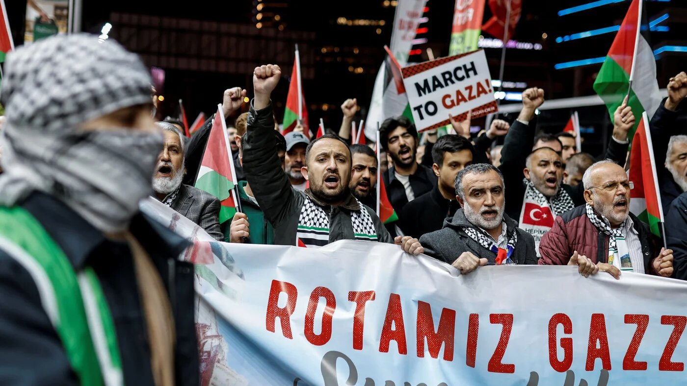 Pro-Palestinian demonstrators take part in a protest against Israel's interception of aid ships bound for Gaza in international waters, outside the Israeli consulate in Istanbul, Turkey, 30 April 2026 (Kemal Aslan/Reuters)