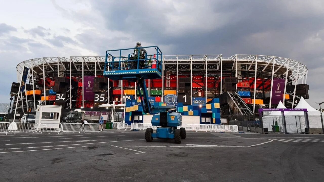 Construit avec 974 conteneurs, auxquels il doit son nom, le stade 974 est le premier stade au monde démontable (Fifa World Cup)