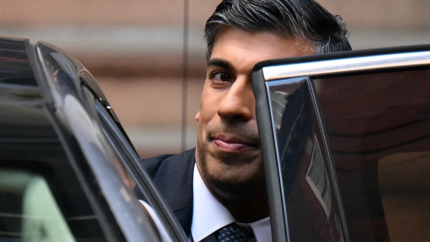Rishi Sunak leaves Conservative Party HQ in London having been announced as the winner of the party's leadership contest, 24 October 2022 (AFP)