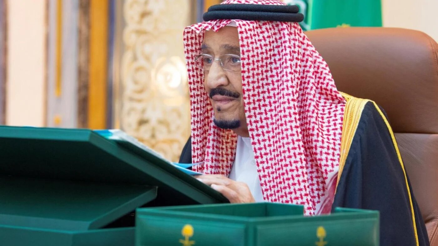 Le roi Salmane d’Arabie saoudite préside une réunion virtuelle du gouvernement à Riyad le 22 juillet 2020 (SPA/AFP)