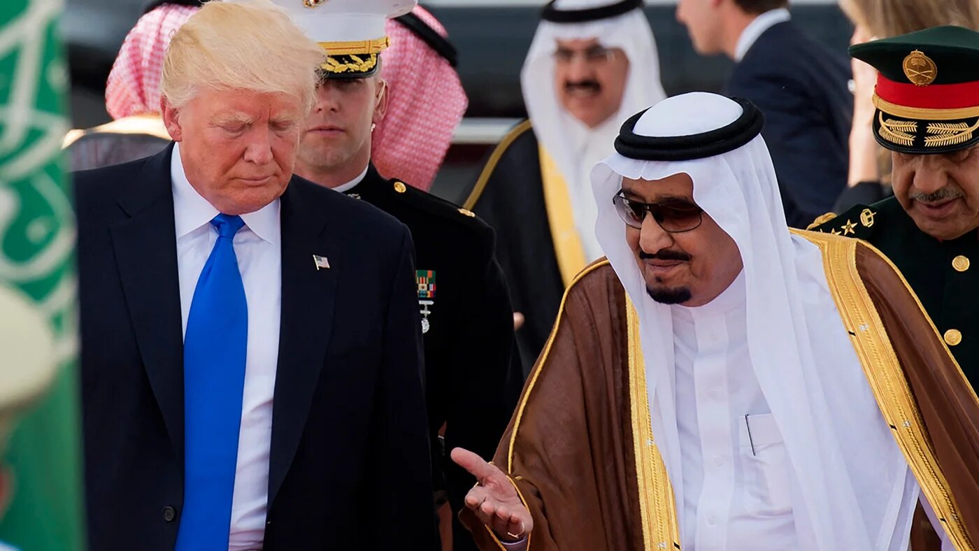 US President Donald Trump and Saudi King Salman bin Abdulaziz al-Saud take part in an arrival ceremony at the Saudi Royal Court in Riyadh on 20 May 2017.