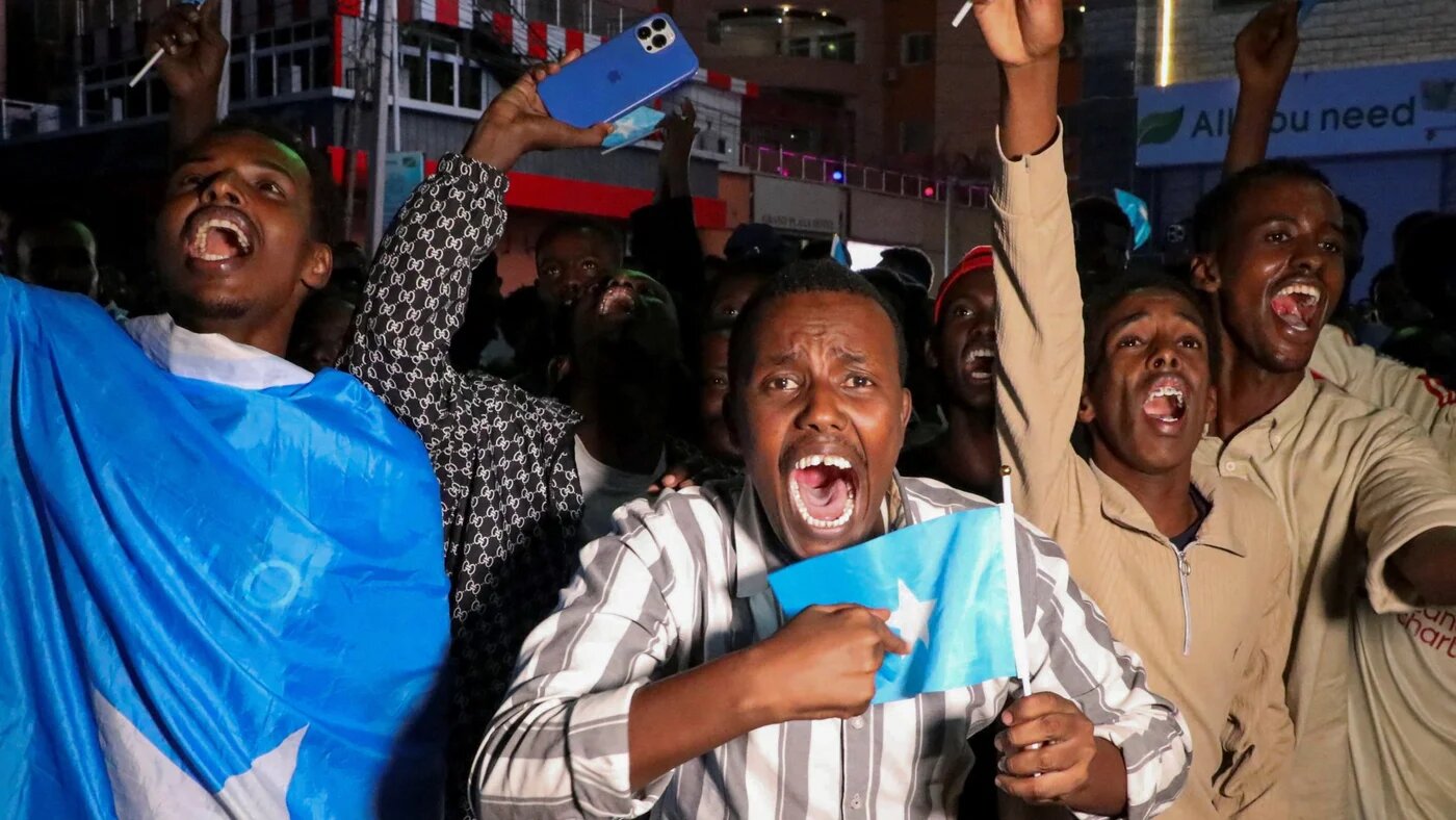 A demonstrator points to the white five‑pointed star on the Somali flag as Somalis attend a protest against Israel's recognition of Somaliland in the Hodan district of Mogadishu, 28 December 2025 (Feisal Omar/Reuters)