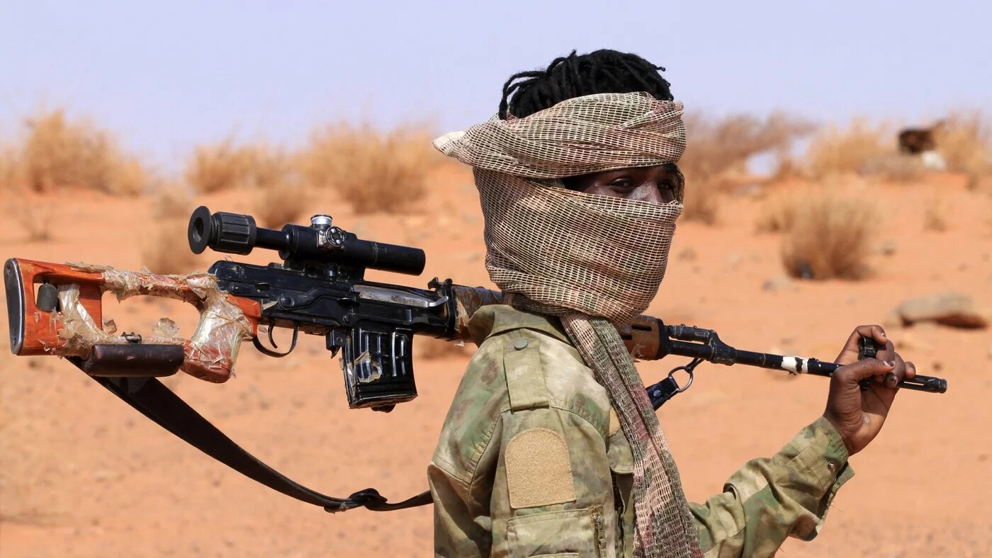 An armed defector from the paramilitary Rapid Support Forces (RSF) arrives as he is believed to be surrendering to the Sudanese military, in the west of Omdurman on August 19, 2026. Since April 2023, Sudan has been ravaged by a war between the Sudanese military, led by its chief Abdel Fattah al-Burhan, and the paramilitary Rapid Support Forces, commanded by Burhan's former deputy Mohamed Hamdan Daglo. Ebrahim Hamid / AFP
