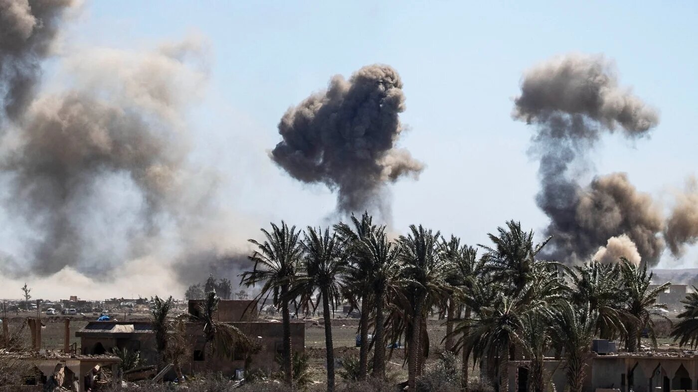 Heavy smoke rises above the village of Baghouz Syria during battles between the Islamic State group and the Syrian Democratic Forces (SDF) on 18 March 2019.