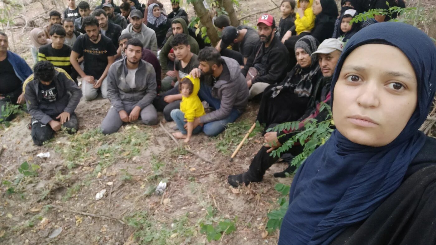 The group of Syrian asylum seekers stranded on the Greek Evros river (Twitter/@g_christides)