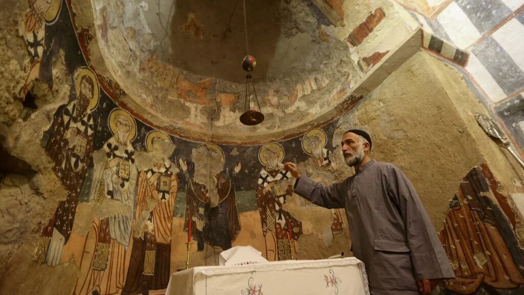Le père abbé Jihad Youssef au monastère de Mar Moussa, en Syrie, le 11 juin 2022 (AFP/Loubai Beshra)