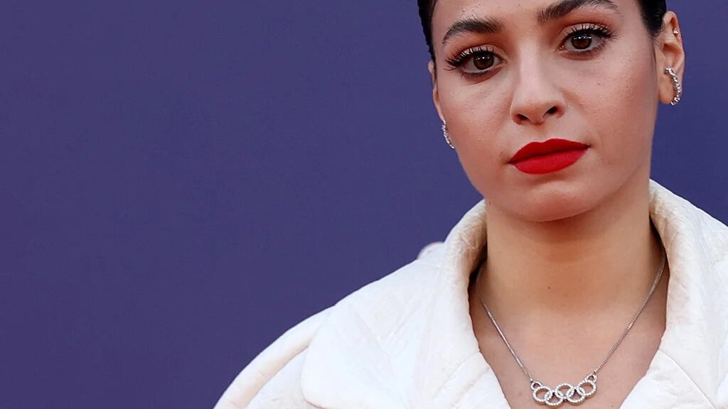 La nageuse syrienne Yusra Mardini lors de la présentation spéciale du film Les Nageuses, lors du BFI London Film Festival 2022 à Londres, le 9 octobre 2022 (AFP/Isabel Infantes)