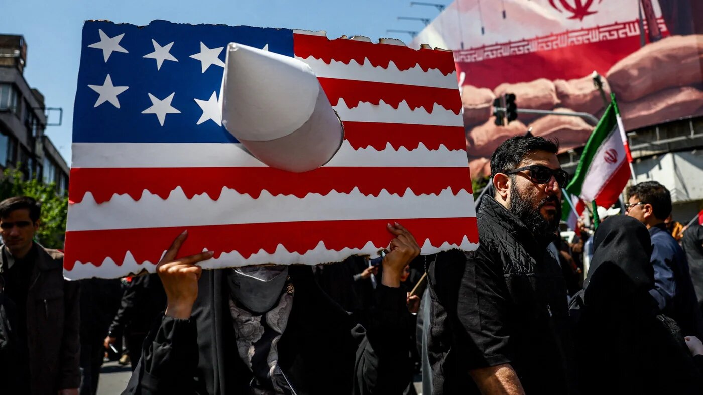 Iranians mark 40 days since Ayatollah Ali Khamenei was killed in Israeli and US strikes, in Tehran, 9 April 2026 (Majid Asgaripour/WANA/Reuters)