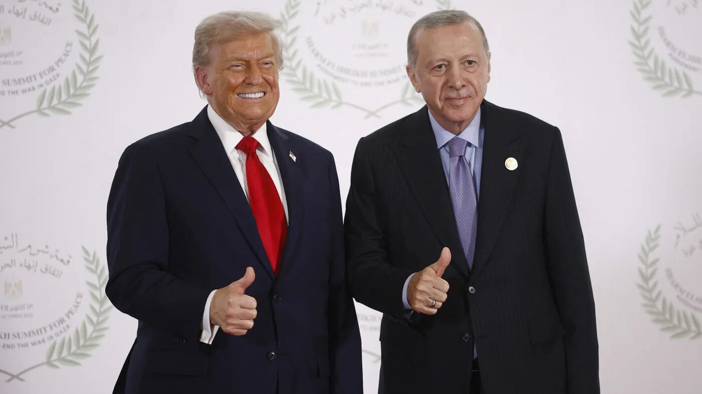 Turkey's President Recep Tayyip Erdogan (R) and US President Donald Trump give a thumbs-up during the greetings ceremony at the Gaza Peace Summit in Sharm el-Sheikh, Egypt, 13 October 2025 (AFP)