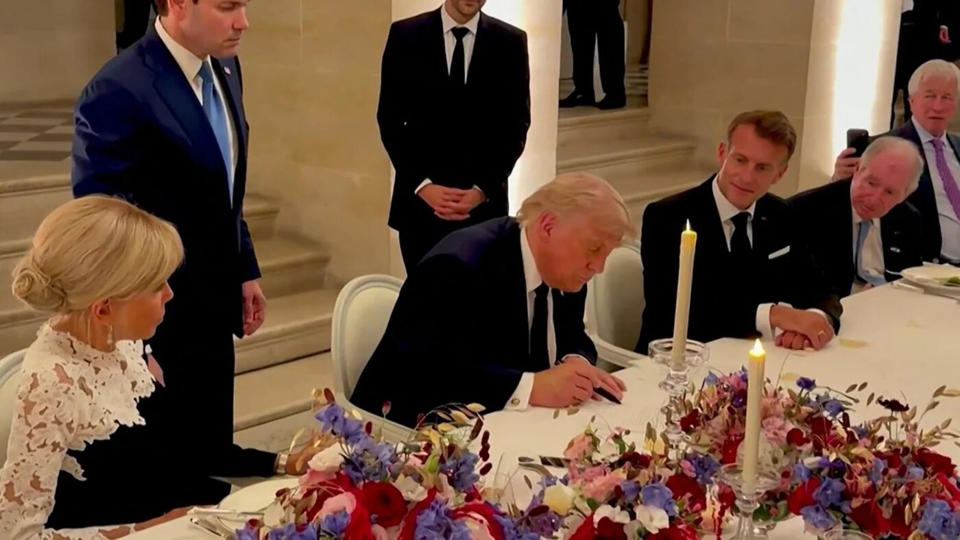 Videograb from the X account of French President Emmanuel Macron shows Trump and Macron during the signing of the deal with Iran in Versailles, Paris 17 June 2026 (X)