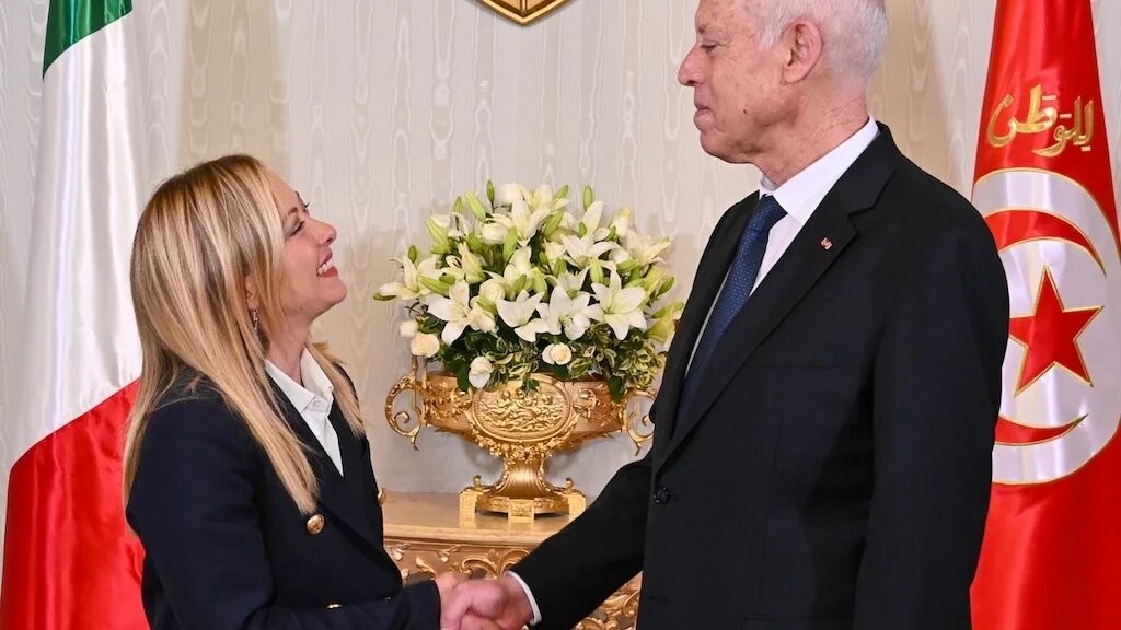 Le président tunisien Kaïs Saied accueille au Palais présidentielle la présidente du Conseil italien Giorgia Meloni, le 6 juin 2023 (Facebook/Présidence tunisienne) 