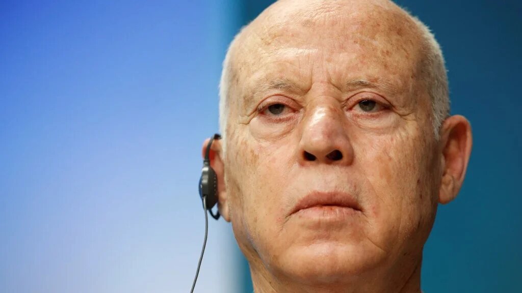 Selon Hatem Nafti, Kais Saied, « qui voit du complot partout, pense vraiment qu’il est une sorte de prophète qu’il va révolutionner le monde et libérer la Tunisie » (AFP/Johanna Geron)