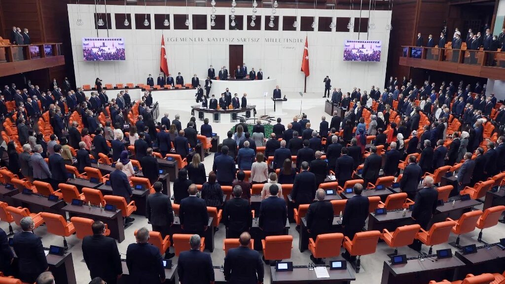 The agreement on carbon emissions was ratified unanimously by the 353 members of Turkey's Parliament.