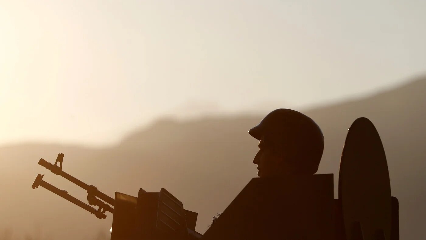 A Turkish soldier is seen in an armoured personnel carrier (APC) at a check point near the Turkish-Syrian border in Kilis province, Turkey, 29 January 2018 (Reuters/Murad Sezer)