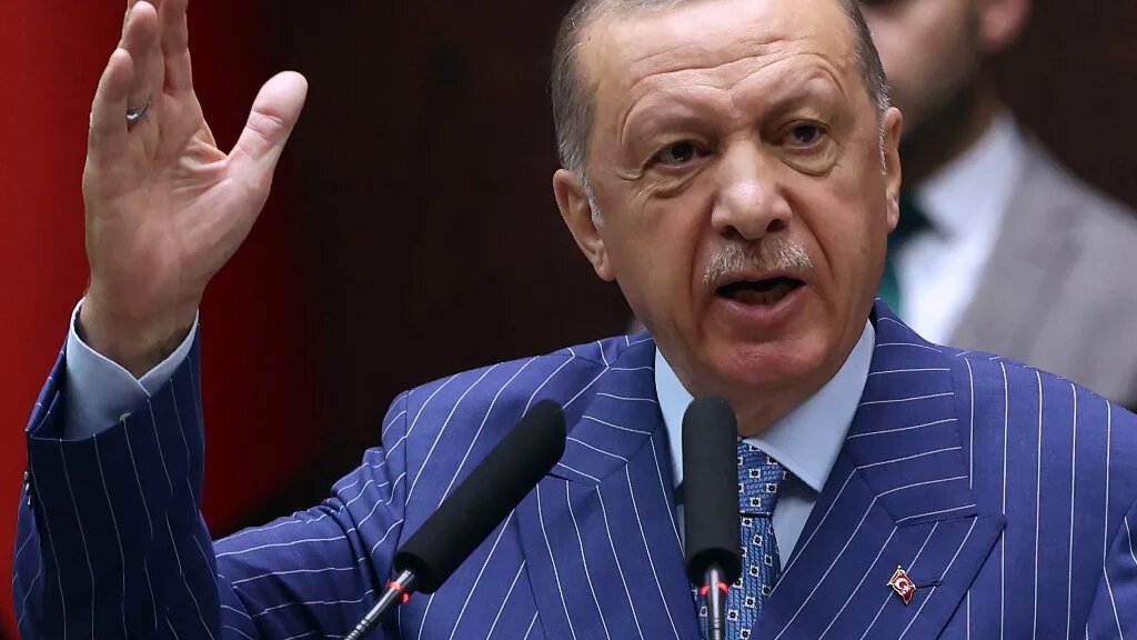 En juillet, Erdoğan a augmenté le salaire minimum de 30 %, une mesure qui a touché près de la moitié des 30 millions de travailleurs du pays (AFP/Adem Atlan)