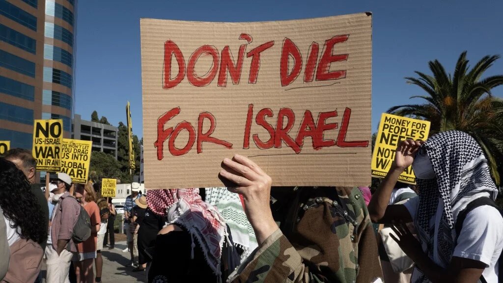 Demonstrators protest against US support for Israel amid the conflict with Iran, in Los Angeles, California, on 18 June 2025 (Scott Olson/Getty Images/AFP)