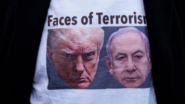 A person wears a T-shirt with images of US President Donald Trump and Israeli Prime Minister Benjamin Netanyahu at a protest in New York on 2 March 2026 (Adam Gray/Getty Images/AFP)