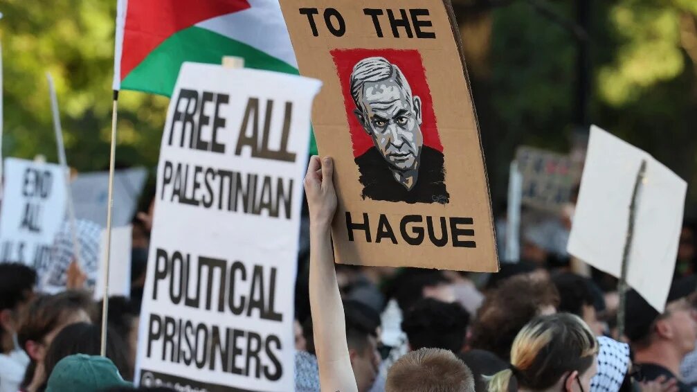 People demonstrate against the Gaza war in front of the White House in Washington, DC, on 5 October 2024 (Ting Shen/AFP)