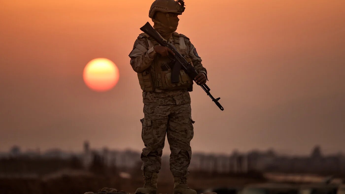 A member of the Saudi-backed Yemeni counterterrorism forces at al-Rayyan airport in Mukalla in Yemen's southern Hadhramaut province on 19 January 2026 (AFP)