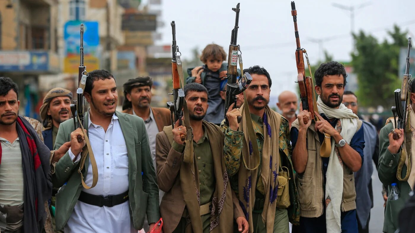 Yemenis brandish their rifles during a rally to commemorate the death anniversary of Shia Imam Zaid Bin Ali in Sanaa on 20 July 2025 (AFP) 