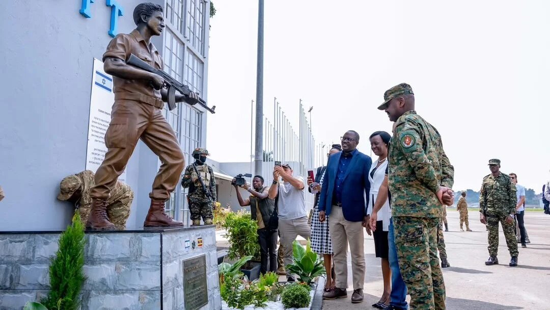 The statue of Yonathan Netanyahu was unveiled at the old Entebbe terminal in Uganda (UPDF) 