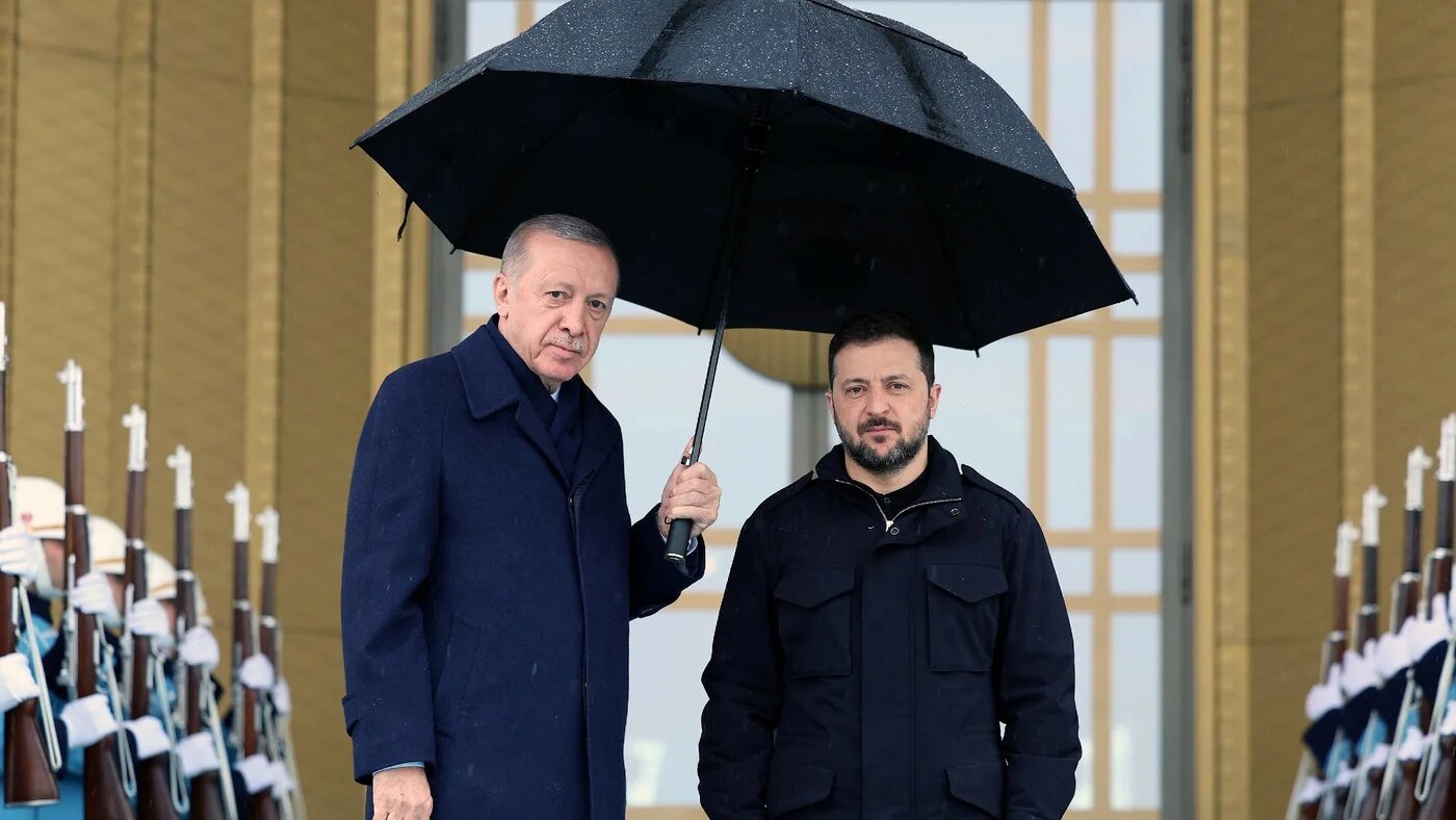 Turkey's Recep Tayyip Erdogan welcomes Volodymyr Zelensky in Ankara, 18 February (Murat Kula/Turkish Presidential Press Office)