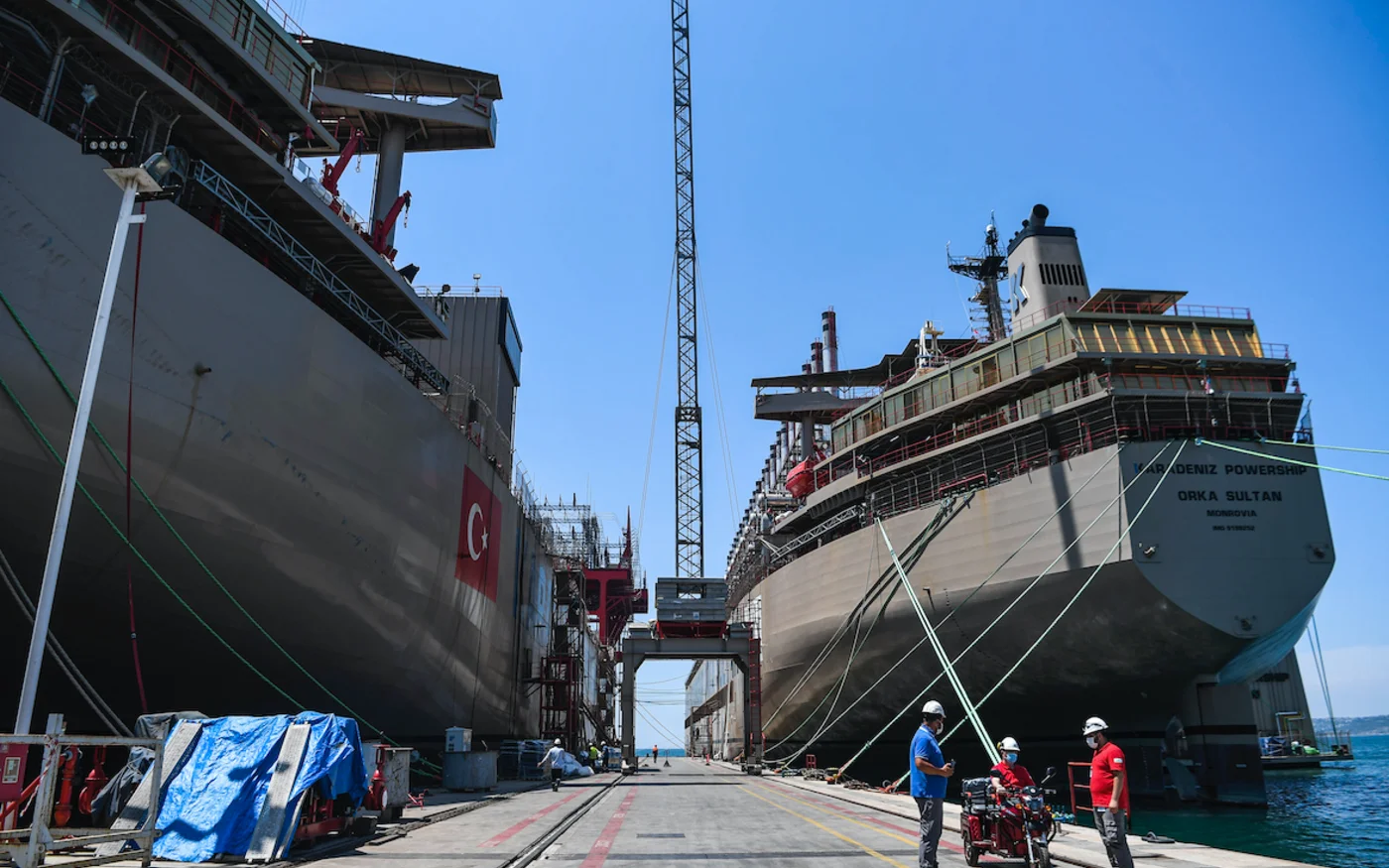 Des employés d'un chantier naval, à Yalova, le 16 juin 2020 (AFP)