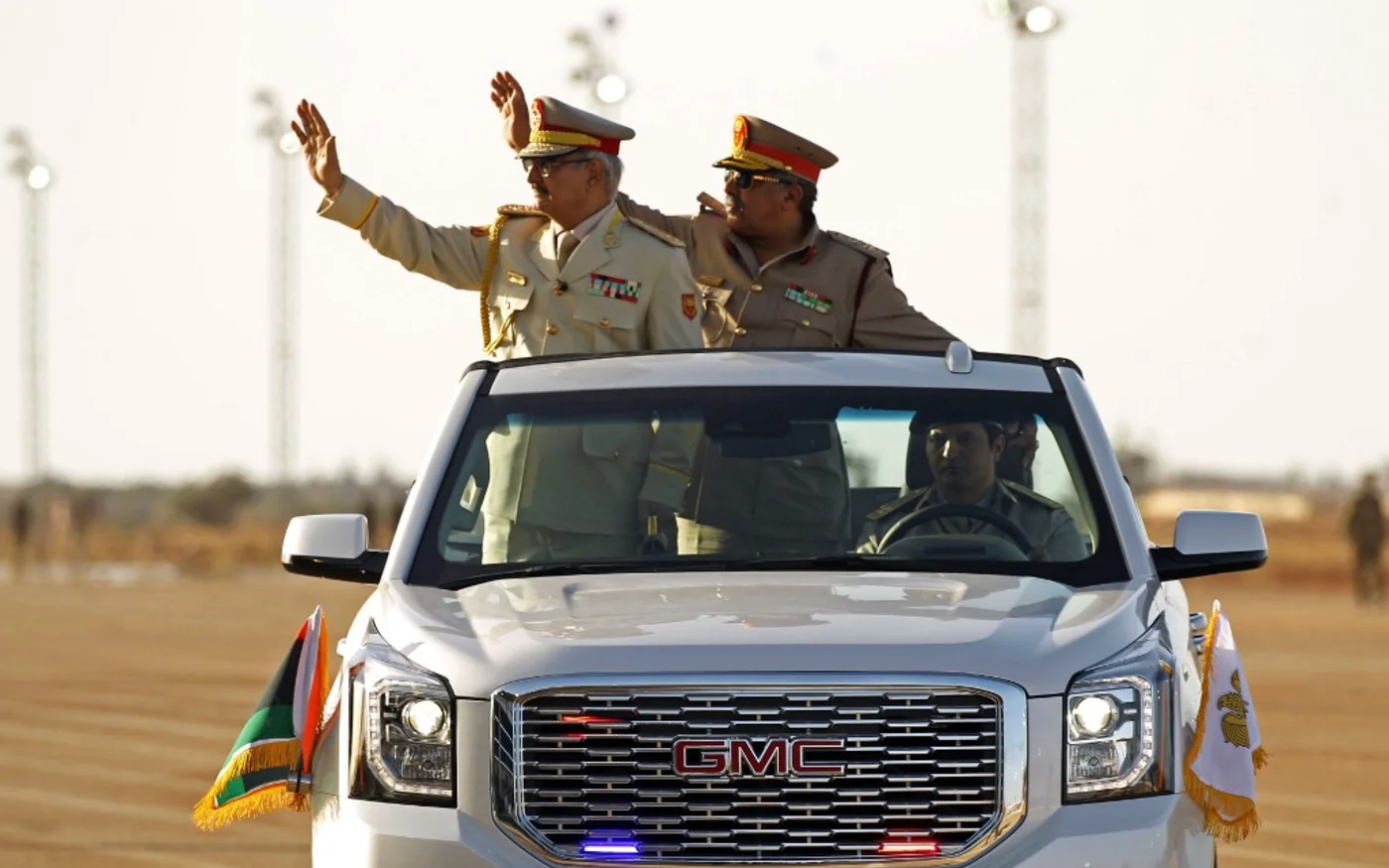 Khalifa Haftar parade à Benghazi, le 7 mai 2018 (AFP)