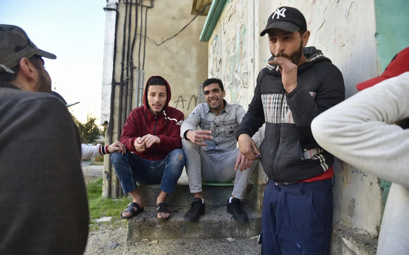 Le FMI et la plupart des sources indépendantes voient progresser le chômage à plus de 15 % de la population active en 2021 (AFP)