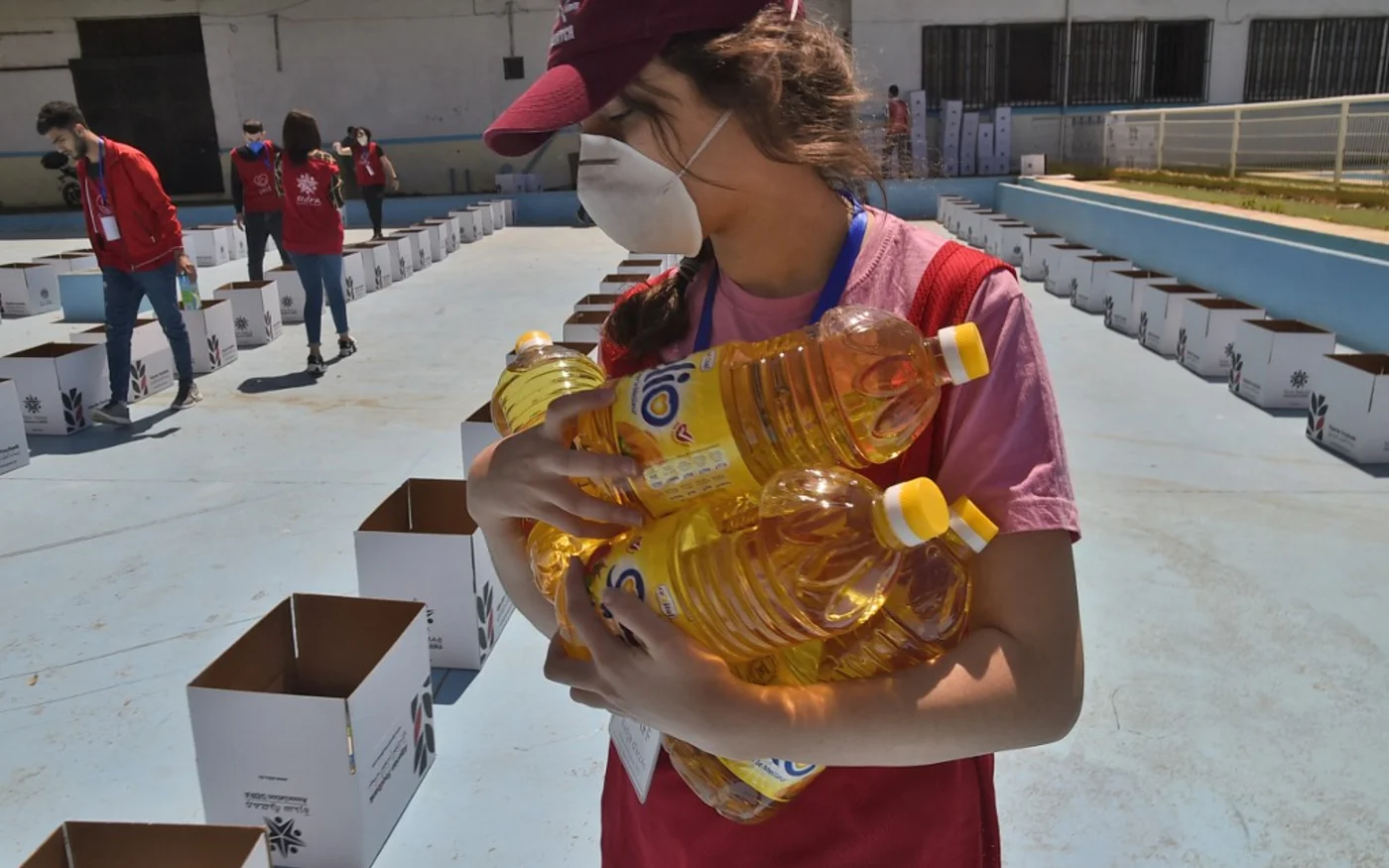 L’huile végétale en Algérie, un produit incontournable des colis alimentaires pour aider les familles les plus démunies (AFP)