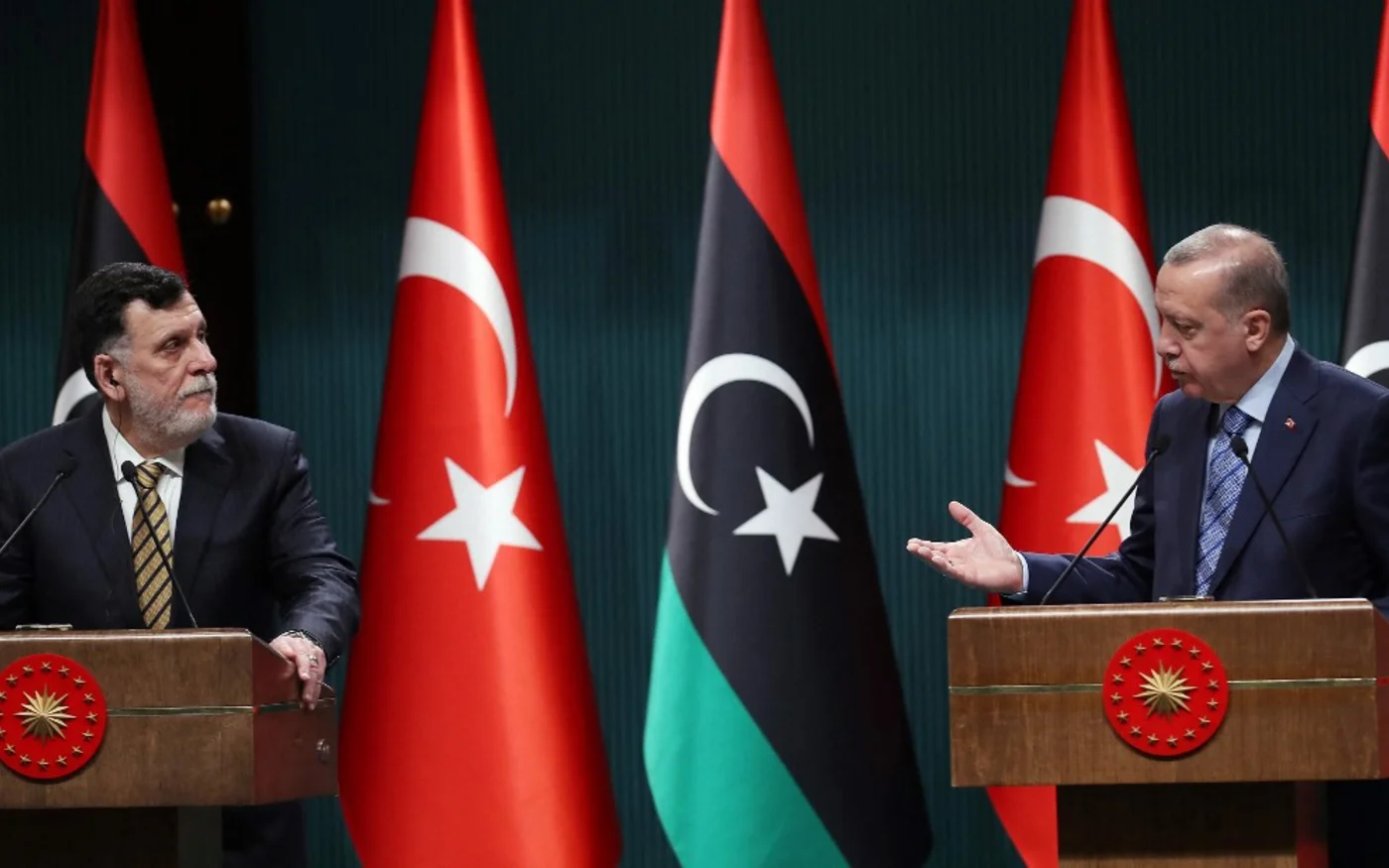 Fayez al-Sarraj et Recep Tayyip Erdoğan en conférence de presse à Ankara le 4 juin 2000 (AFP/Adem Altan)