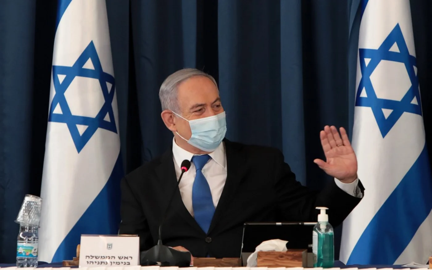 Selon un récent sondage, 61 % des électeurs sont « mécontents » de la gestion de l’épidémie par Netanyahou (AFP)