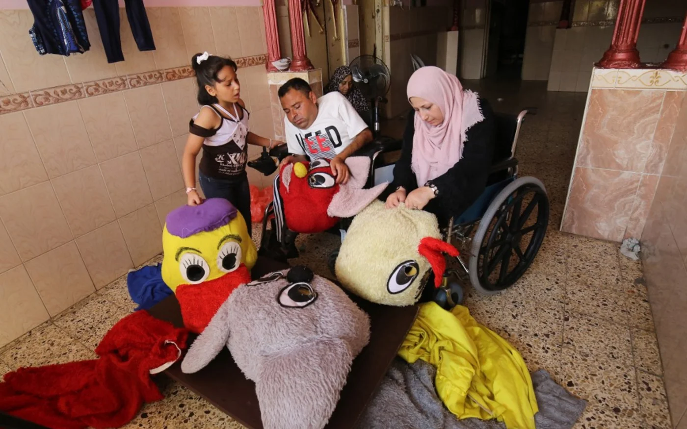 Avant la pandémie, les Jarboa organisaient des spectacles costumés dans des crèches et des écoles (AFP)