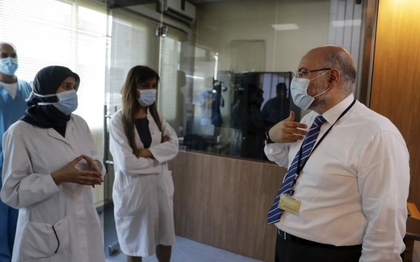 « Il faut nous concentrer sur la protection. Si les cas augmentent, les hôpitaux se rempliront rapidement », avertit dr Firass Abiad (AFP)