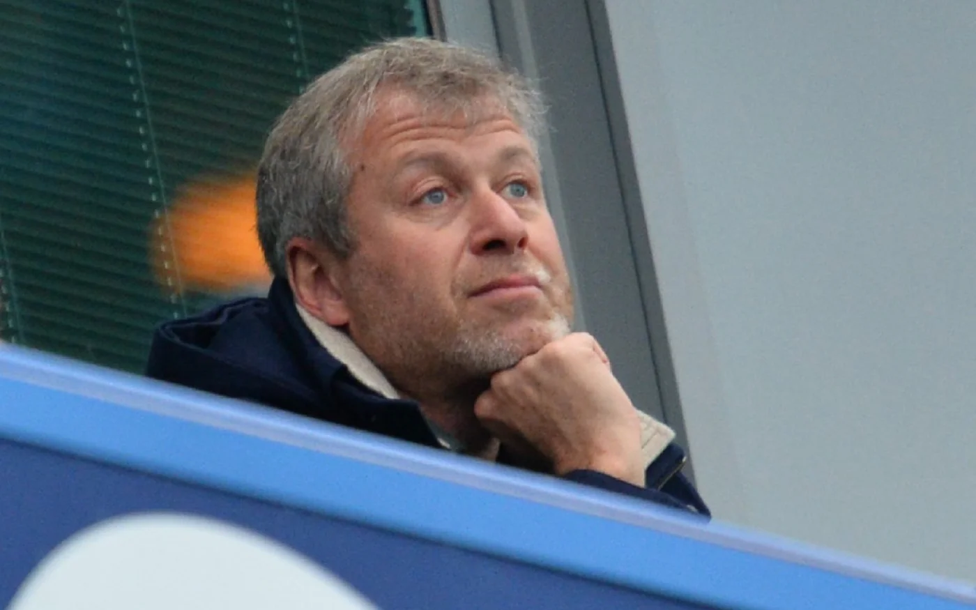 Selon le New York Times, l’avion de Roman Abramovitch (en photo), le propriétaire du club de football anglais de Chelsea, a été repéré au début du mois de mars sur les tarmacs de l’émirat (AFP/Glyn Kirk)