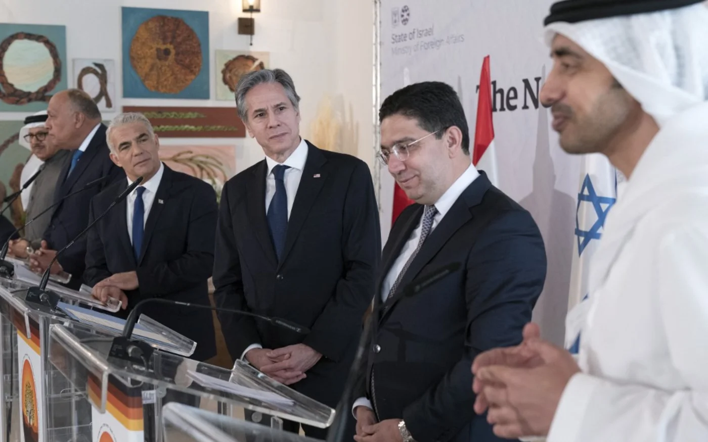 Le secrétaire d’État américain Antony Blinken&nbsp;et ses homologues d’Israël et de quatre pays arabes ont conclu lundi une rencontre inédite sur le sol israélien visant à renforcer leur coopération (AFP/Jacquelyn Martin)