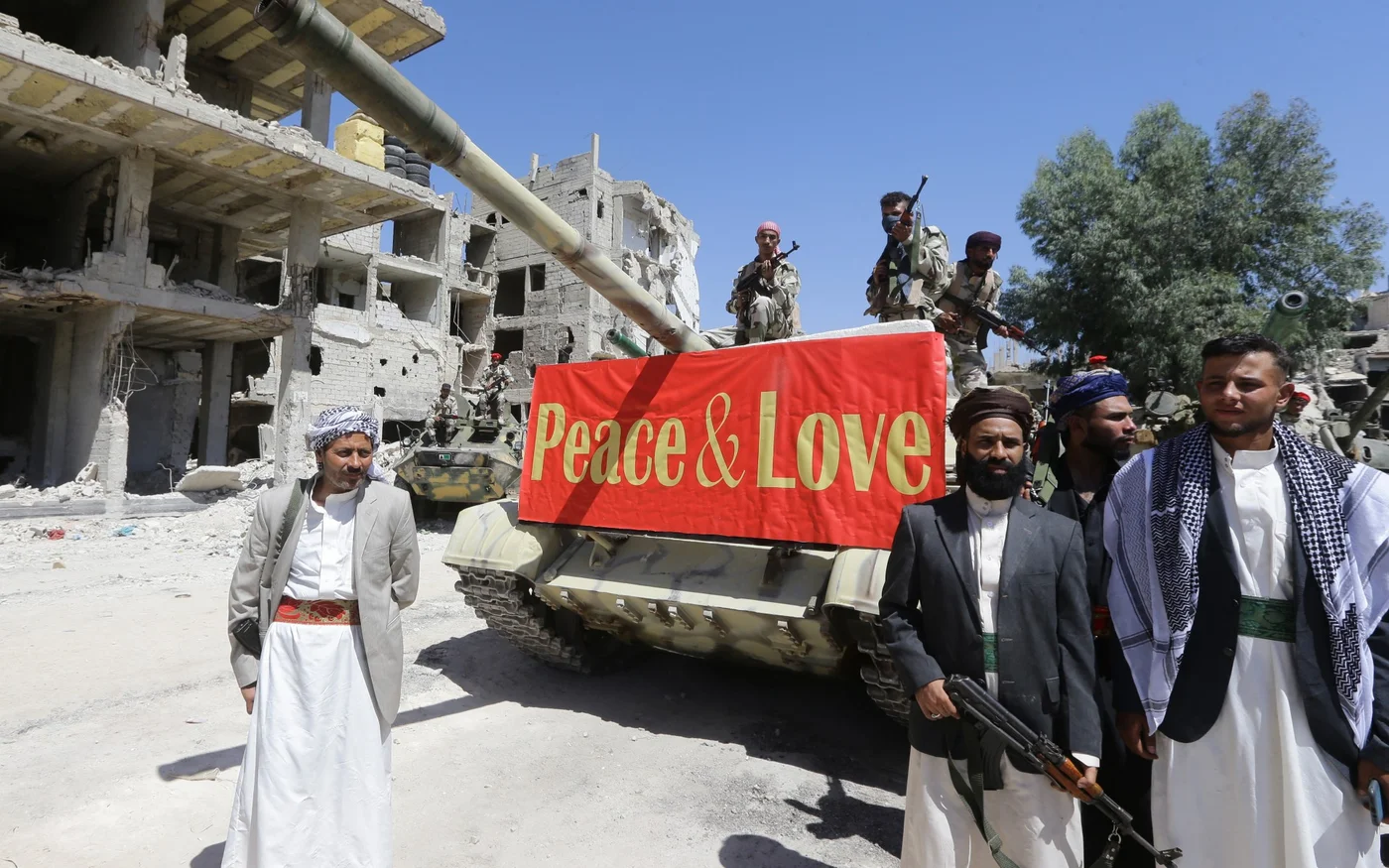 Des acteurs du film, qui raconte l’évacuation par la Chine de 600 de ses ressortissants au Yémen en 2015 (AFP)