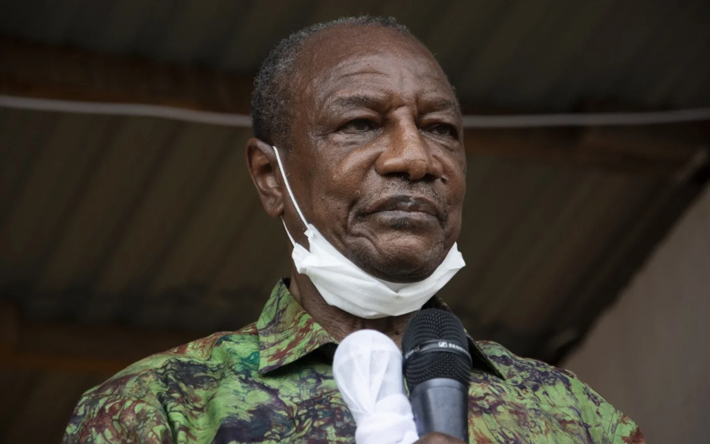 En Guinée, le président charismatique Alpha Condé, particulièrement influent au sein des instances africaines, a été renversé, là-aussi par l’armée, le 5 septembre 2021 (AFP/Carole Valade)