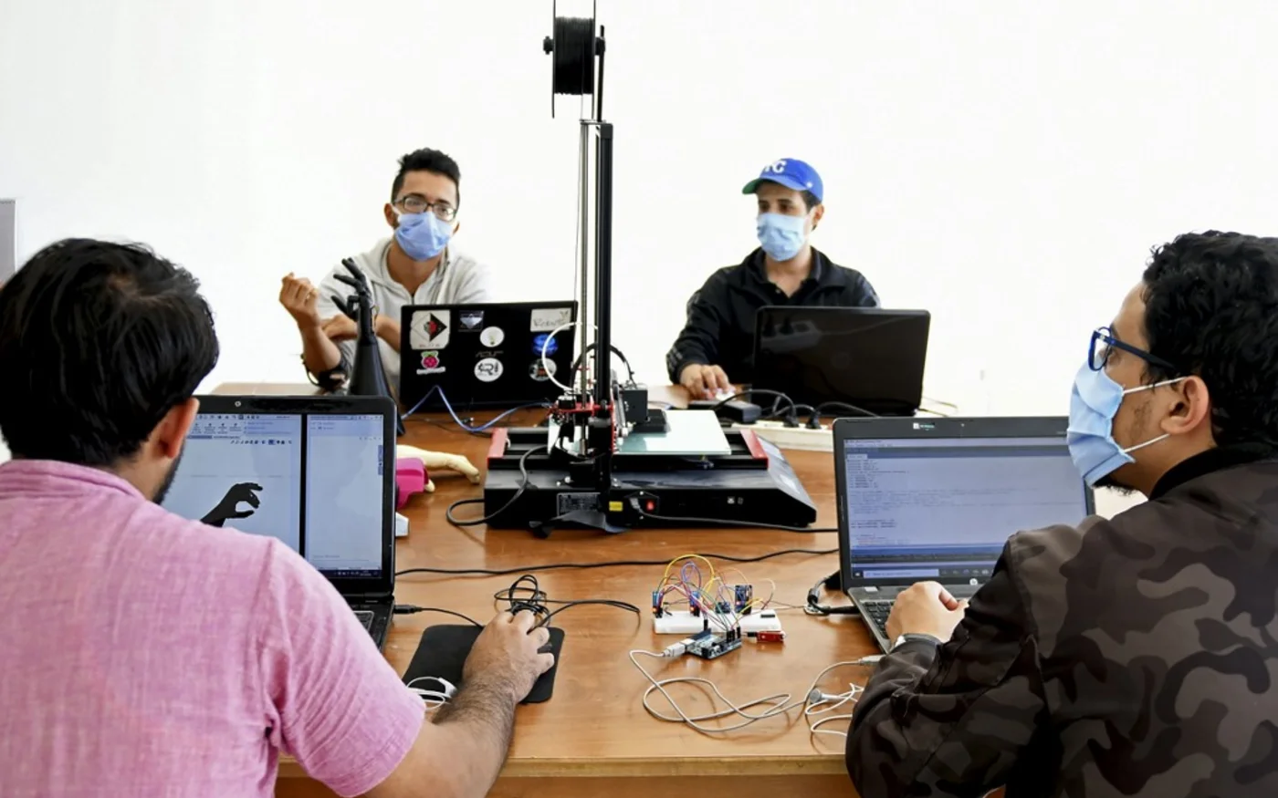 La startup souhaite produire au plus près des usagers, avec des techniciens locaux pour prendre les mesures (AFP)