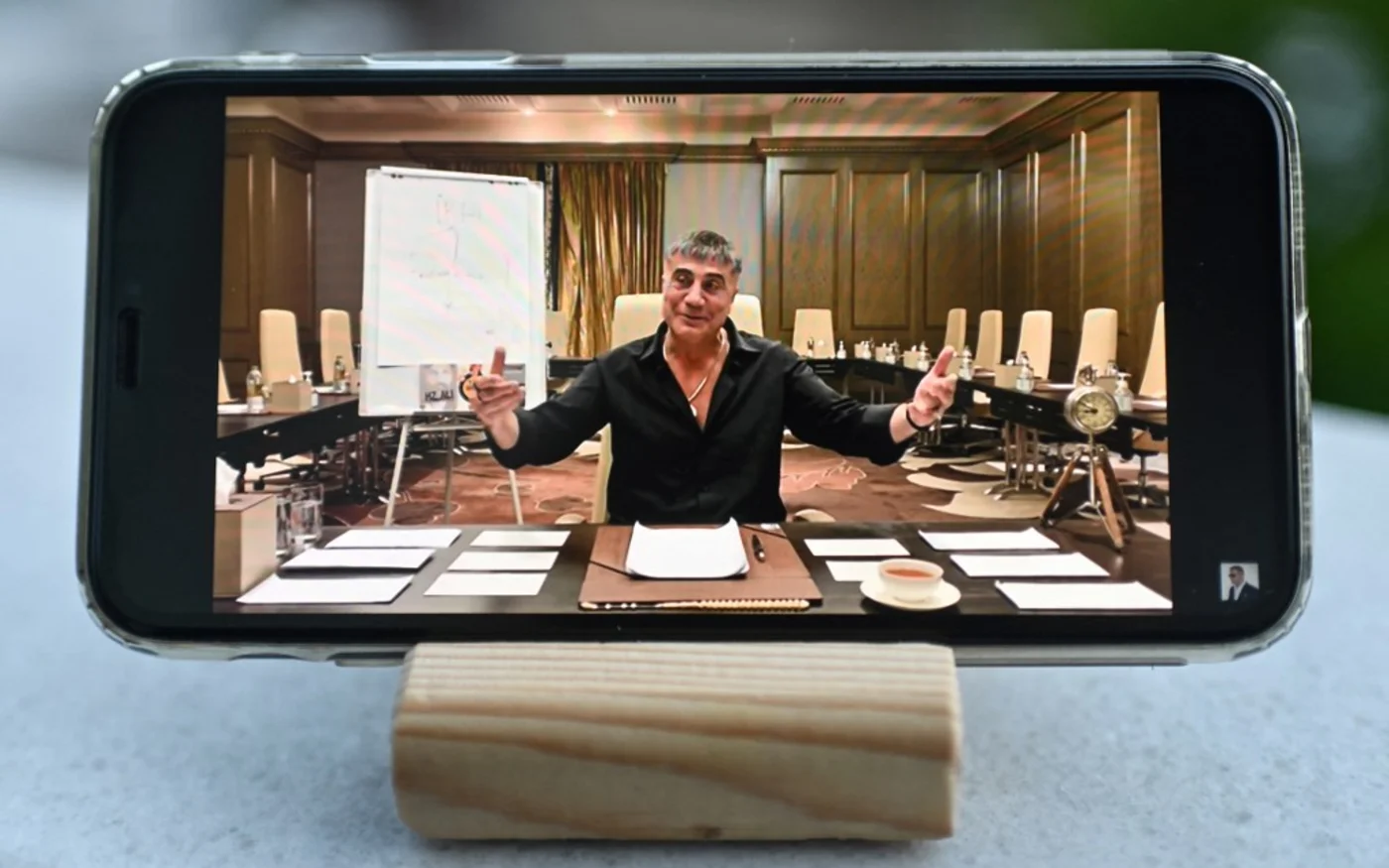 Sedat Peker a tenu des dizaines de millions de Turcs en haleine en diffusant sur YouTube une série d’allégations de corruption à l’encontre de hauts responsables (AFP/Ozan Kose)