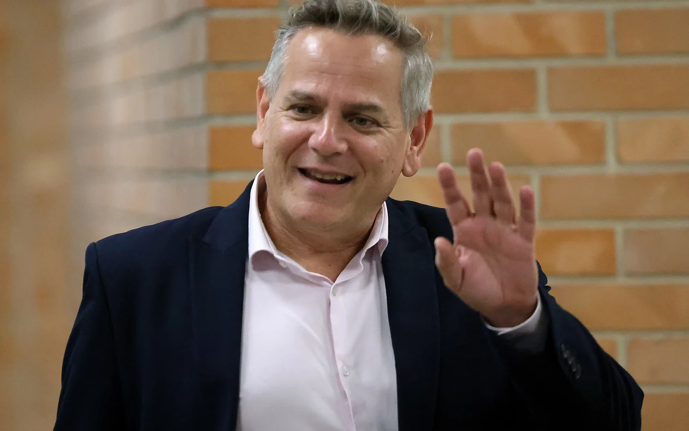 L’homme politique Nitzan Horowitz du parti Meretz assiste à une réunion parlementaire à la Knesset, avant le vote d’un nouveau gouvernement, le 13 juin 2021 (AFP)