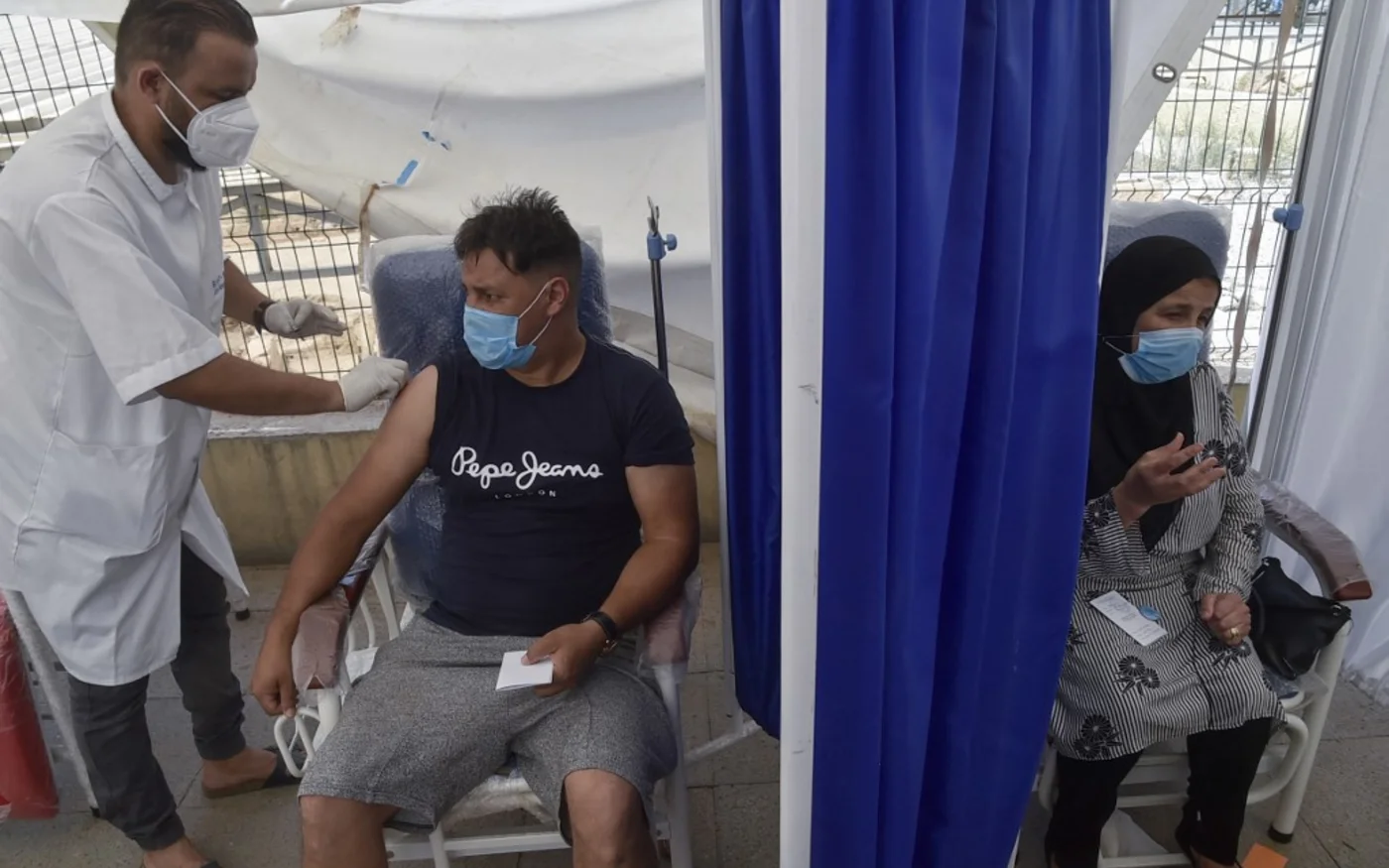 Centres commerciaux, places publiques, mosquées… ont été mobilisés pour accélérer la campagne de vaccination (AFP/Ryad Kramdi)