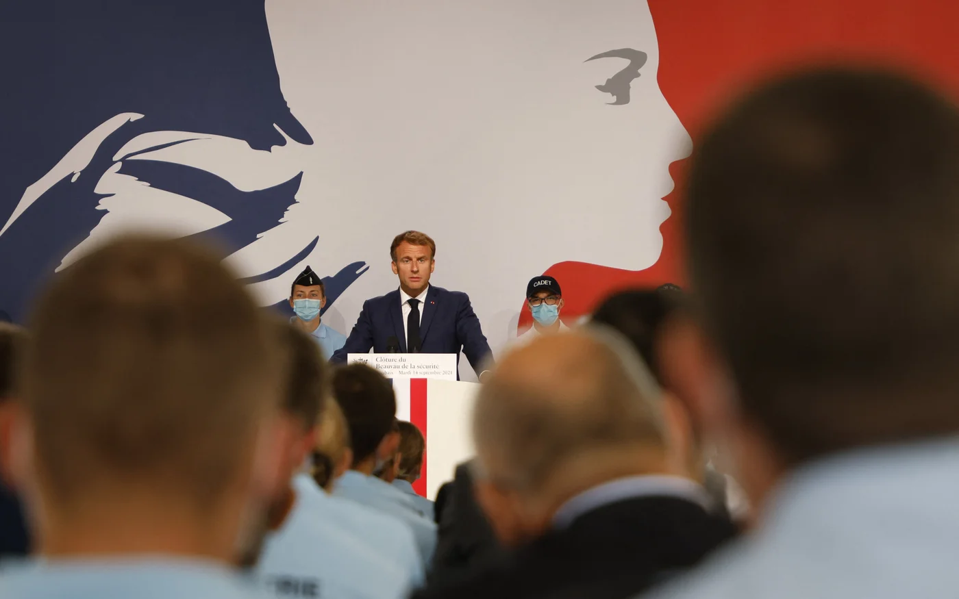 Le président français Emmanuel Macron prononce un discours lors de sa visite à l’École nationale de police de Roubaix, le 14&nbsp;septembre&nbsp;2021 (AFP)