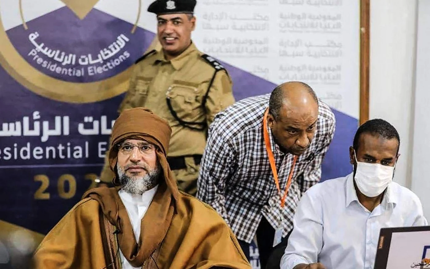 Le 14 novembre, Saïf al-Islam enregistre sa candidature à la présidentielle du 24 décembre. Elle sera rejetée dix jours plus tard (AFP)