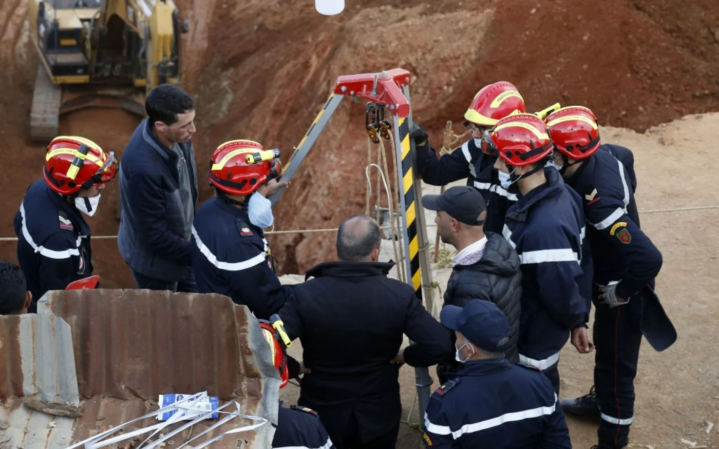 Les secours ont pu acheminer «&nbsp;de l’eau et de l’oxygène par des tubes à Rayan&nbsp;» (AFP)