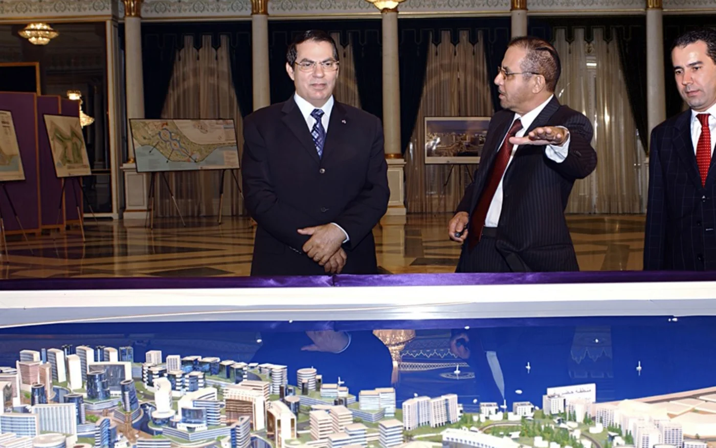 L’ex-président déchu Zine el-Abidine Ben Ali à l’inauguration de la cité sportive Tunis Sport City, le 4 décembre 2007 à Tunis (AFP)