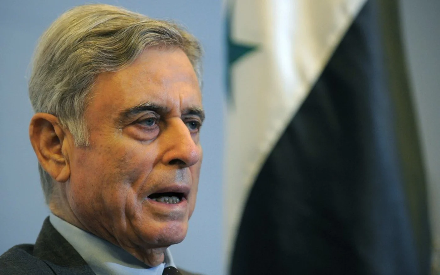 Abdel Halim Khaddam, photographié en 2011, prétendait qu’Assad avait pris 300 millions de dollars de fonds publics syriens dans le cadre d’un accord secret convenu avec son frère (AFP)