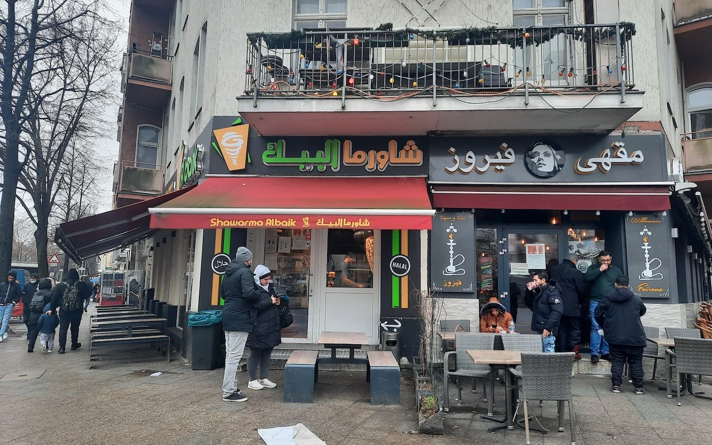 Depuis 2015, les réfugiés syriens ont changé le visage de certains quartiers de Berlin, comme ici à la Sonnenallee, rebaptisée « la rue des Arabes » (MEE/Clothilde Mraffko)